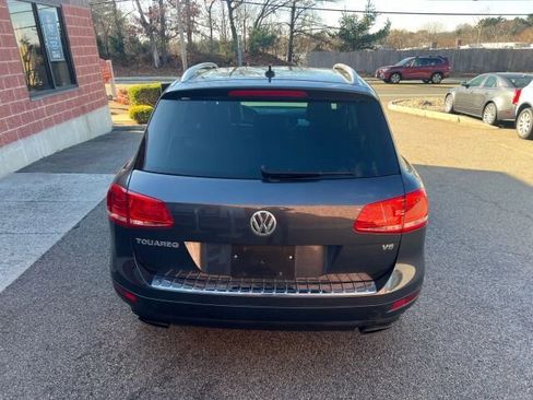 Used 2013 Volkswagen Touareg Sport image 4