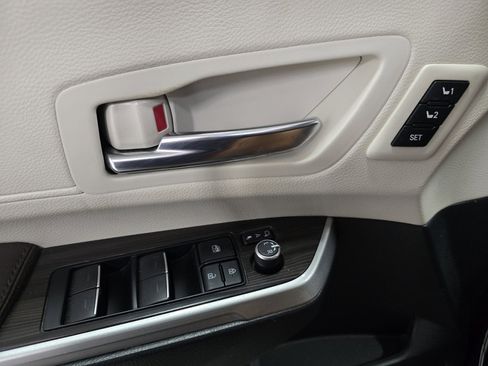 Used 2022 Toyota Sienna Platinum image 31