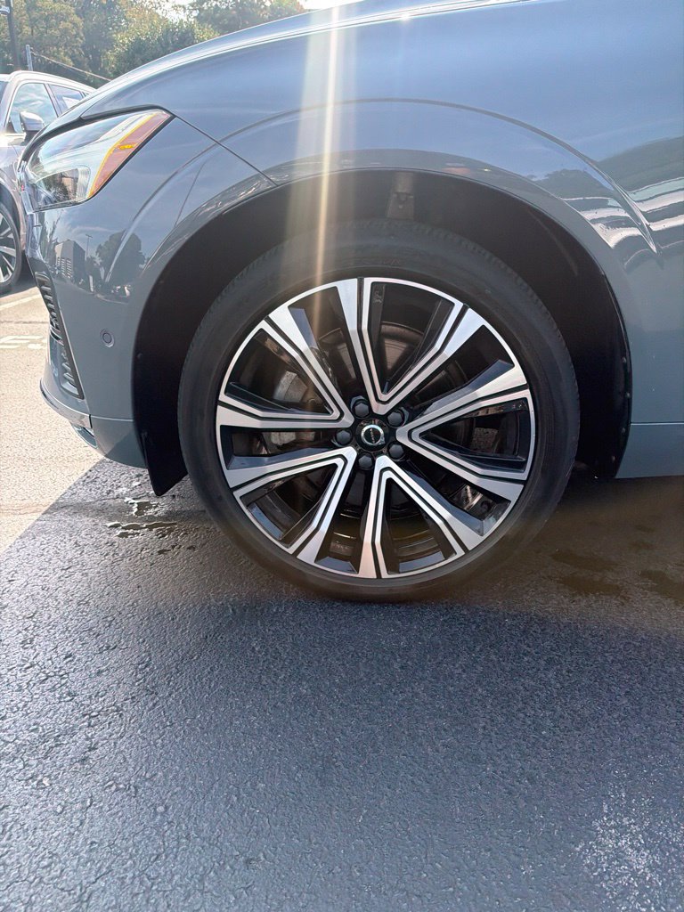 Used 2023 Volvo XC60 B6 Ultimate AWD/4WD image 4