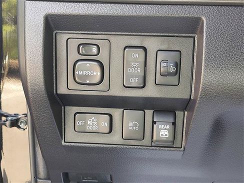 Certified 2020 Toyota Tundra SR5 image 23