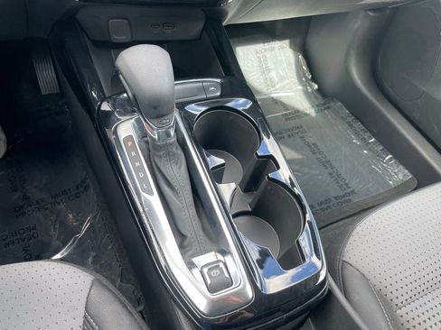 Used 2025 Chevrolet Trax LT FWD image 13