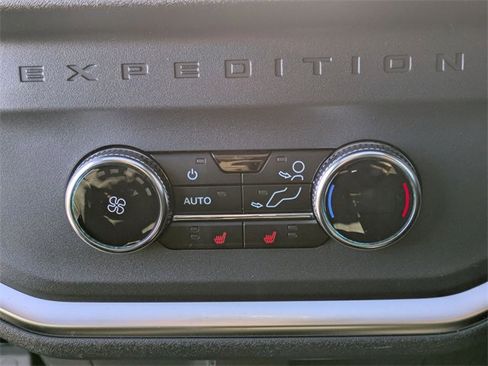 New 2025 Ford Expedition Platinum w/ Stealth Appearance Package image 32