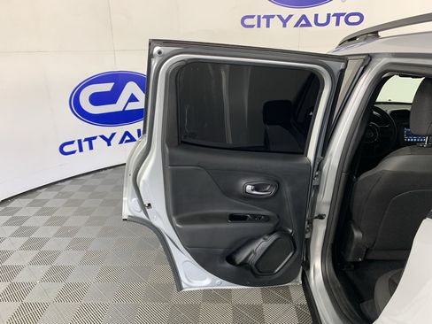 Used 2020 Jeep Renegade Altitude FWD image 30