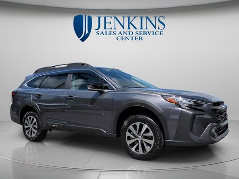 Used 2025 Subaru Outback Premium AWD/4WD image 9