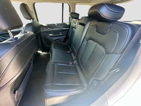 Used 2023 Jeep Grand Cherokee Limited AWD/4WD image 25