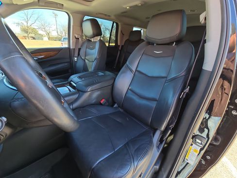 Used 2017 Cadillac Escalade Luxury image 11
