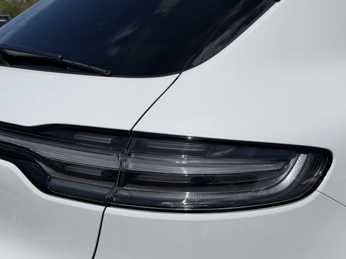 Certified 2025 Porsche Macan AWD/4WD image 14