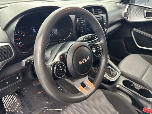 Used 2022 Kia Soul LX FWD image 3
