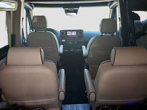 Used 2022 Mercedes-Benz Sprinter 2500 image 26