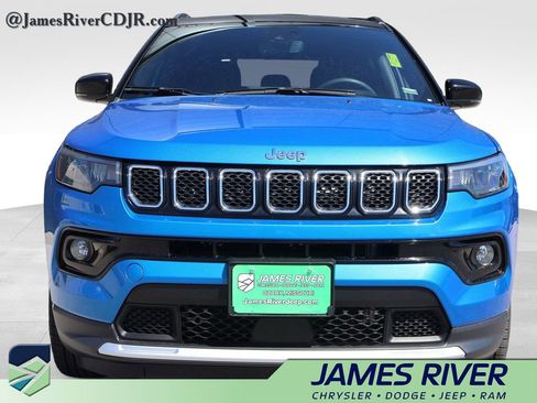 Used 2023 Jeep Compass Limited image 7