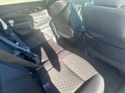 Used 2017 Nissan Rogue SV AWD/4WD image 26
