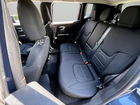 Used 2020 Jeep Renegade Latitude w/ Popular Equipment Group AWD/4WD image 21