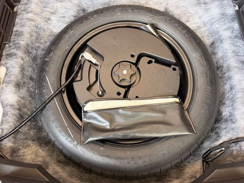 Used 2023 Nissan Rogue SV FWD image 33