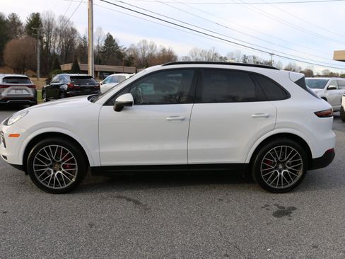 Used 2020 Porsche Cayenne w/ Premium Package image 2
