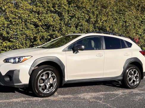 Used 2022 Subaru Crosstrek 2.5i Sport w/ Moonroof Package image 3