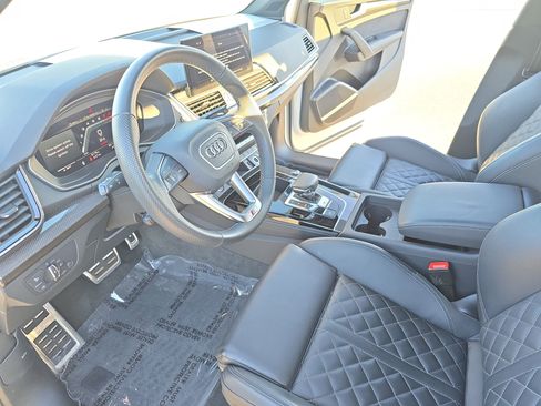 Used 2025 Audi SQ5 Premium Plus w/ Premium Plus Package image 16