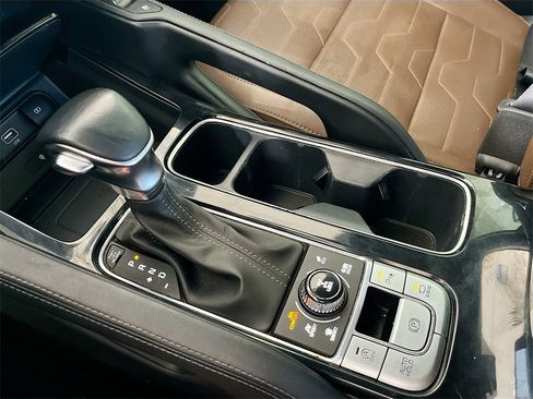 Used 2021 Kia Telluride SX w/ SX Prestige Package image 17