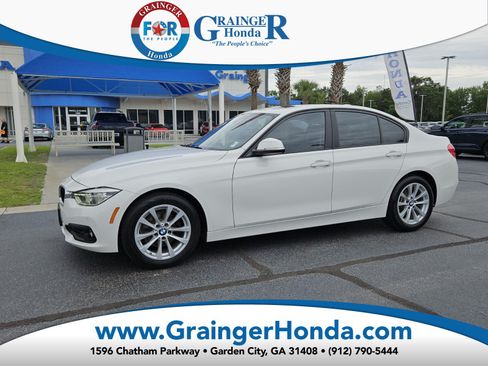 Used 2018 BMW 320i xDrive Sedan AWD/4WD image 1