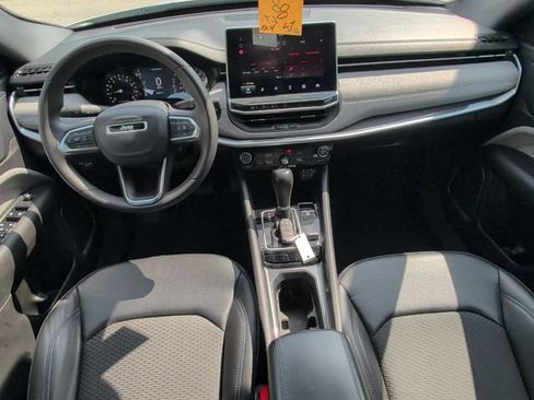 Used 2024 Jeep Compass Latitude AWD/4WD image 25