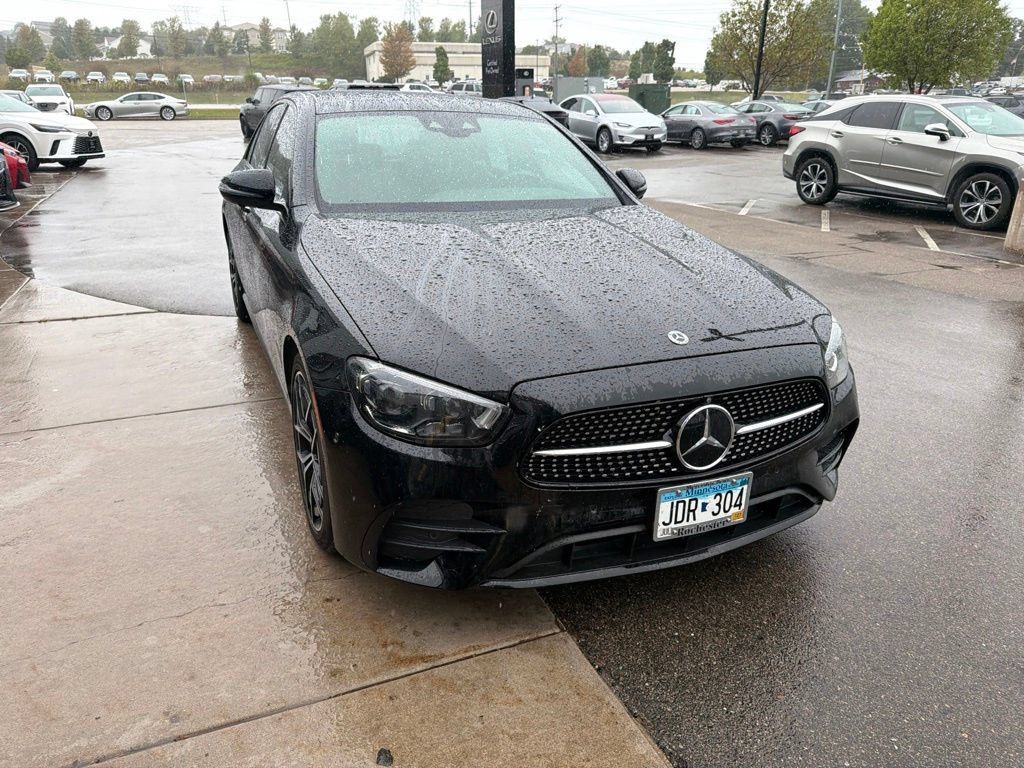 Used 2022 Mercedes-Benz E 350 4MATIC Sedan image 5
