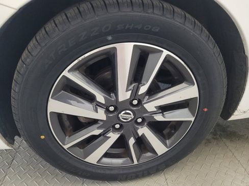 Used 2021 Nissan Versa SV FWD image 31