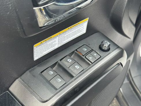 Used 2020 Toyota Tacoma TRD Off-Road AWD/4WD image 19