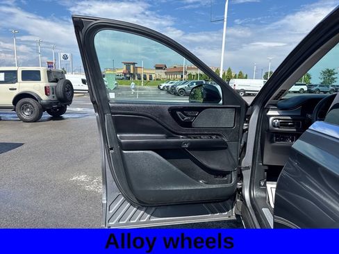 Used 2023 Lincoln Aviator AWD w/ Premium Package image 27