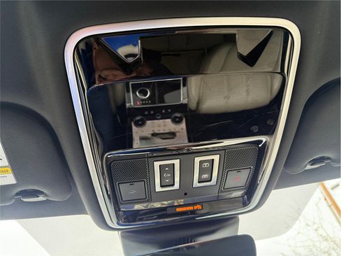 Used 2018 Land Rover Range Rover Velar R-Dynamic HSE image 26