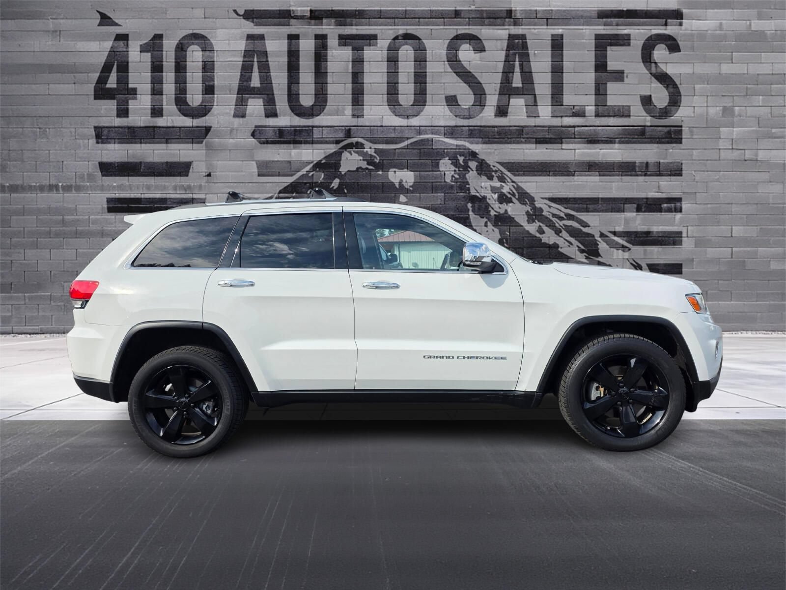 Used 2014 Jeep Grand Cherokee Limited w/ Trailer Tow Group IV AWD/4WD image 2