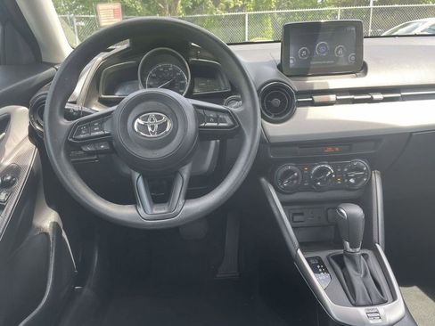 Used 2019 Toyota Yaris L FWD image 12