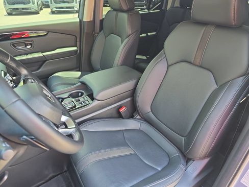 Used 2025 Honda Pilot Touring image 15