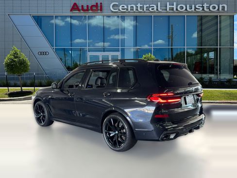 Used 2024 BMW X7 xDrive40i w/ Executive Package image 3