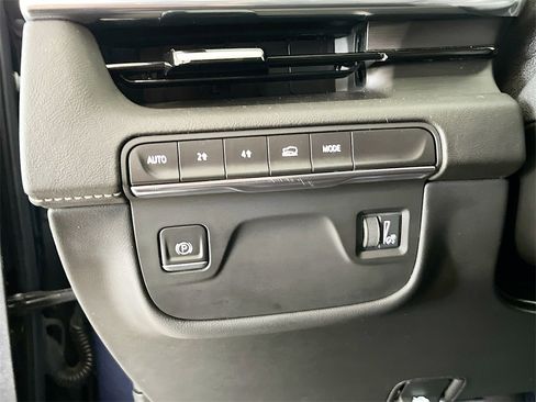 Used 2022 Cadillac Escalade Luxury w/ LPO, Floor Liner Package image 10