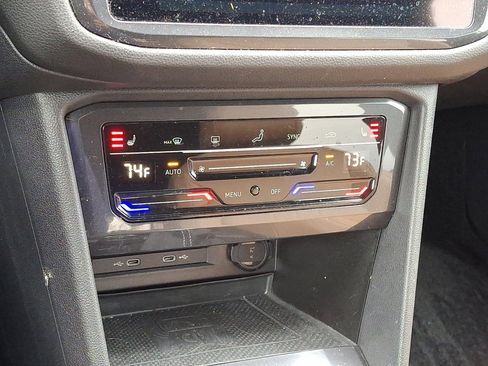 Used 2022 Volkswagen Tiguan SE w/ Panoramic Sunroof Package image 27