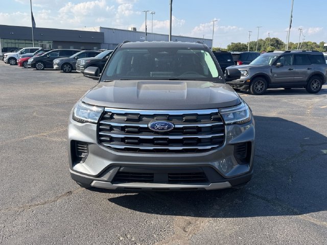 Used 2025 Ford Explorer Active RWD image 2