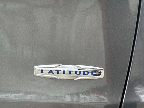 Used 2014 Jeep Cherokee Latitude w/ Comfort/Convenience Group image 36