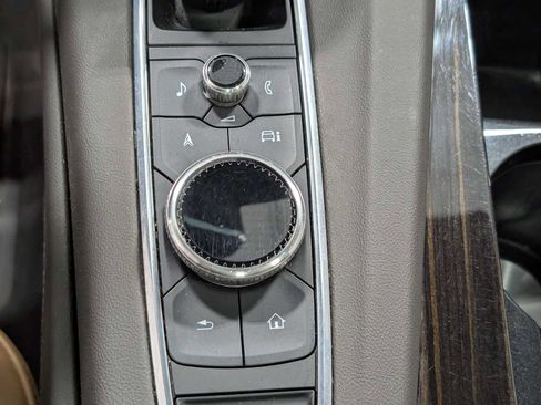 Used 2023 Cadillac Escalade Premium Luxury image 33