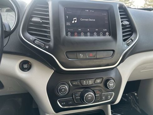 Used 2020 Jeep Cherokee Latitude Plus w/ Cold Weather Group AWD/4WD image 30