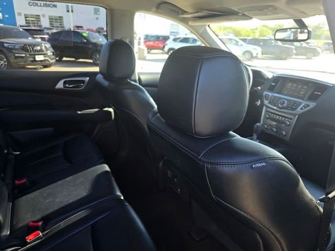 Used 2018 Nissan Pathfinder SL AWD/4WD image 11