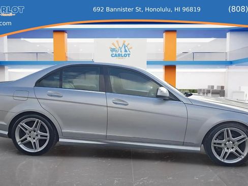 Used 2009 Mercedes-Benz C 300 Sedan image 11