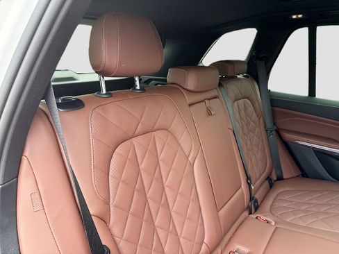 Used 2025 BMW X5 xDrive40i w/ Parking Assistance Package image 24