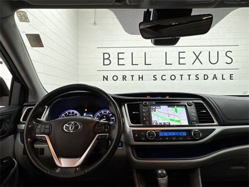 Used 2017 Toyota Highlander Limited image 11