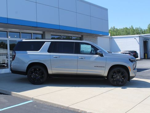 New 2026 Chevrolet Suburban RST AWD/4WD image 3