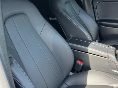 Used 2023 Mercedes-Benz GLB 250 4MATIC image 30