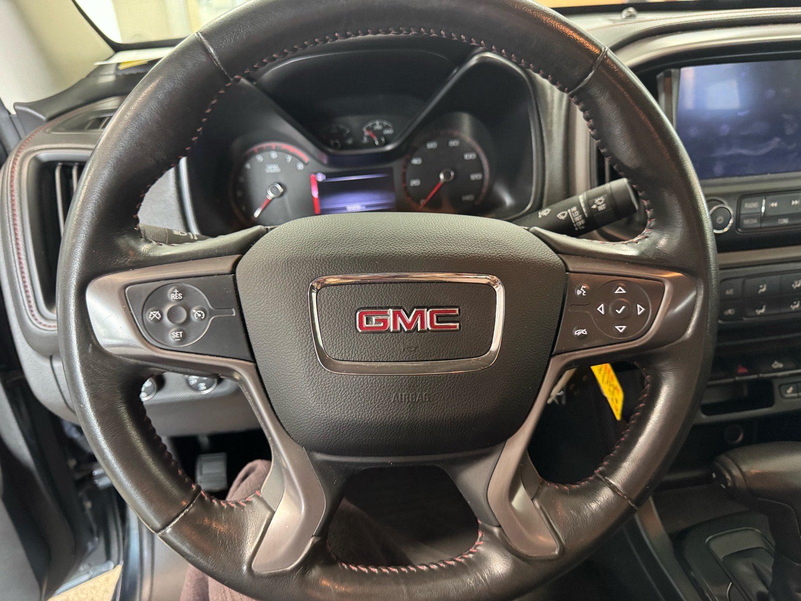 Used 2015 GMC Canyon SLE w/ All-Terrain Package AWD/4WD image 21