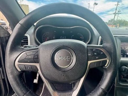 Used 2018 Jeep Grand Cherokee Laredo image 11