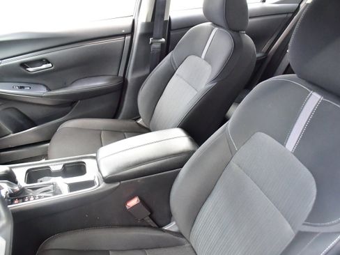 Used 2024 Nissan Sentra SV FWD image 9