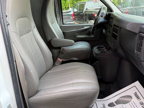 Used 2014 Chevrolet Express 2500 RWD image 18