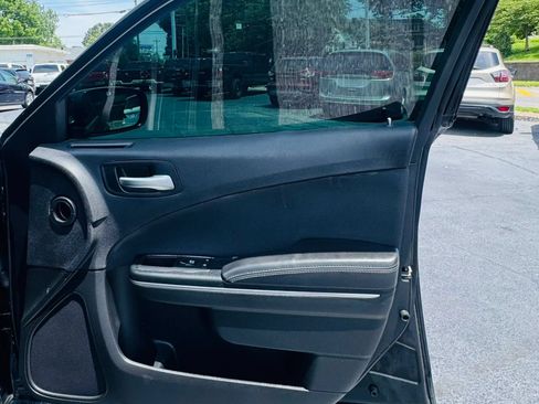 Used 2016 Dodge Charger SE RWD image 19