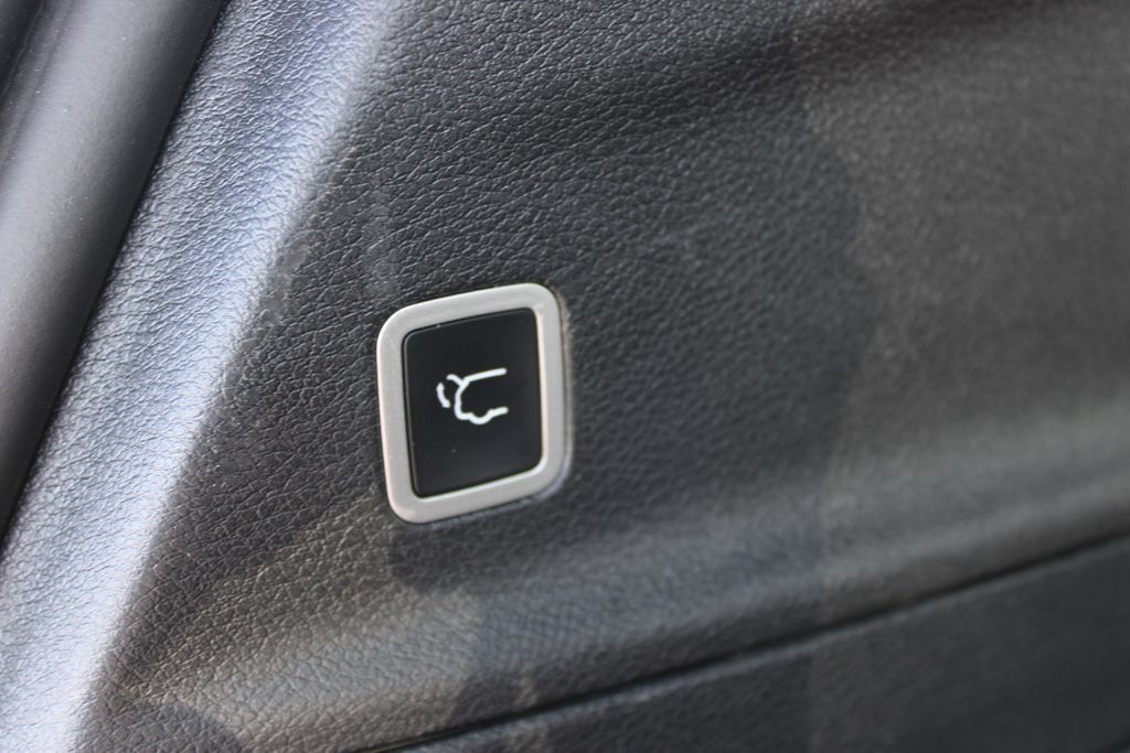 Used 2025 Chrysler Pacifica Select FWD image 17
